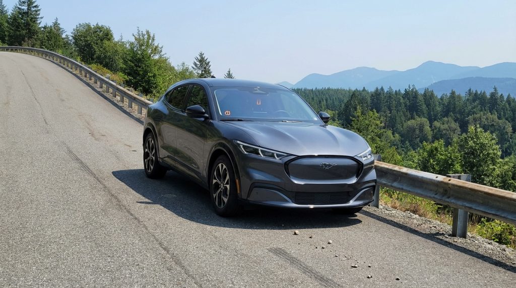 découvrez l'utilité de l'anti-recul en voiture sur une pente et apprenez les solutions à adopter en cas de dysfonctionnement pour assurer votre sécurité.