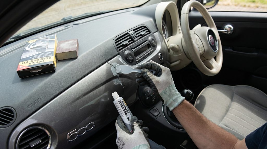 découvrez des méthodes efficaces pour réparer une fissure sur le tableau de bord de votre fiat 500 et retrouver un intérieur comme neuf.