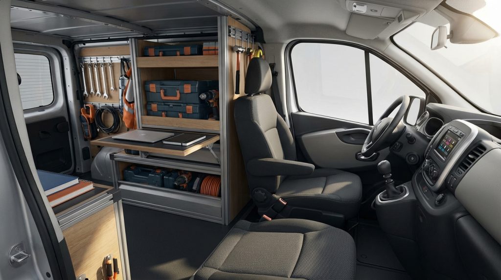 découvrez les équipements pratiques, les finitions soignées et les astuces d’organisation pour optimiser l’intérieur de votre renault trafic 3.